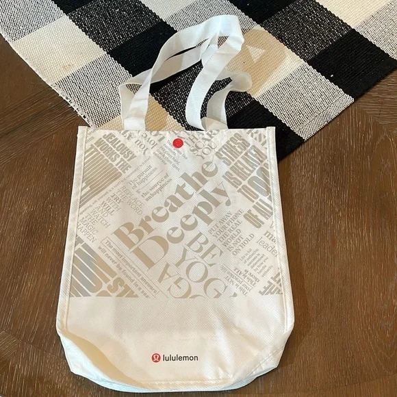 Lululemon bags 3 large 2 small sold as a set - Picture 6 of 6